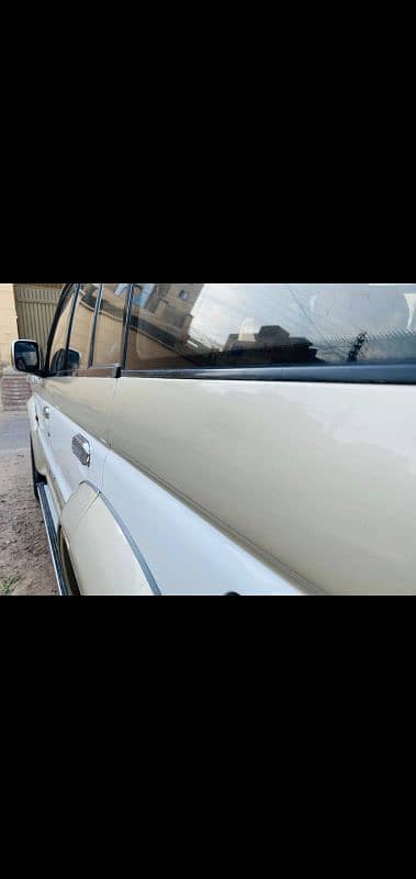 Mitsubishi Pajero 1993 13
