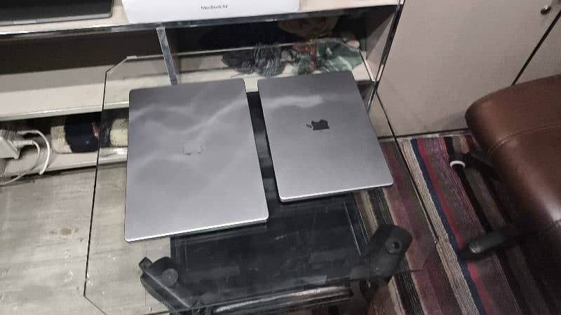 2019//2020//2023 apple MacBook Qty available 0