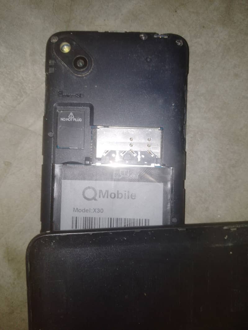 Q mobile X30, 3