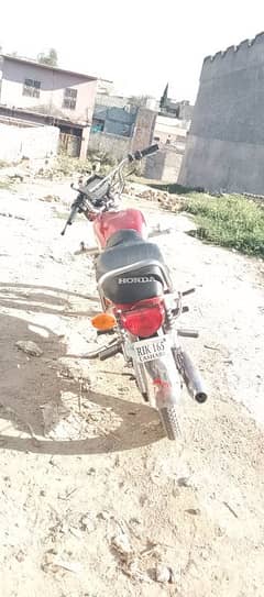 Bike main 1 rupay ka b Kam nahi honay Wala