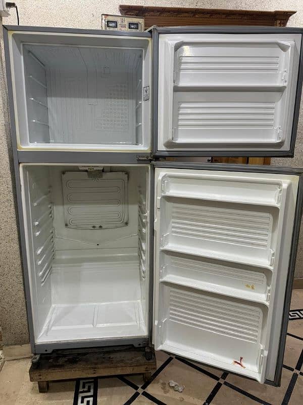Dawlance fridge in sale 0