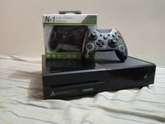 Xbox One 500gb with 2 wireless controllers  and 6 pre installed games