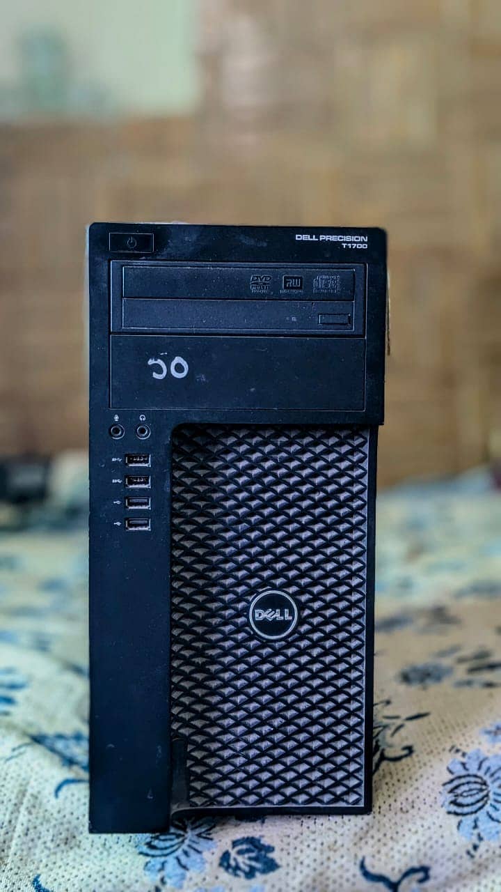 Intel Core i7-4790 + graphics card + 12 GB RAM 0