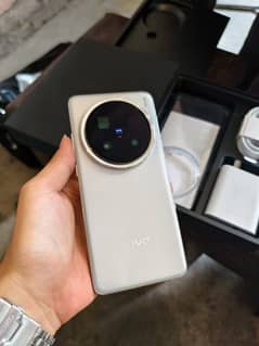 Vivo X200 Pro Complete box Urgent Sale Contact LOX