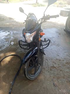 bike bilkol new hy or live tracker bhe Laga hua hy