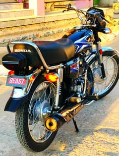 Honda CG125 Jet Black (2025)