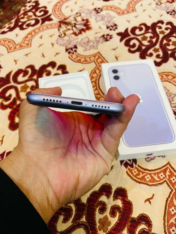 apple iPhone 11 full box 128gn pta approved urgent sale 3
