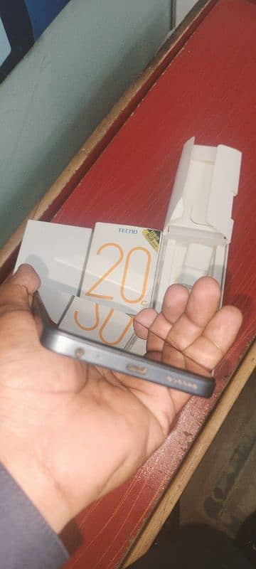 tecno spark 20c 4+4/128 3