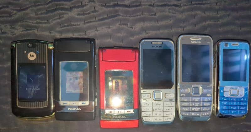 Nokia N76, Nokia E52, Nokia 6120, Motorola V8 5
