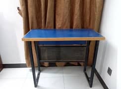 writing table/computer table for sale