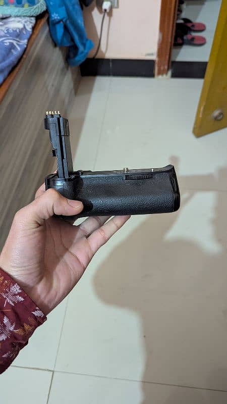 Canon BG-E9 Battery Grip for EOS 60D,6D 1