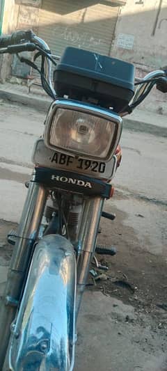 honda 125 red