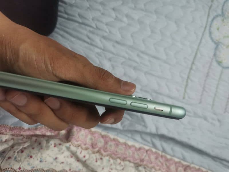 IPHONE 11 ( 128 GB )  Exchange possible With Good Mobile 1