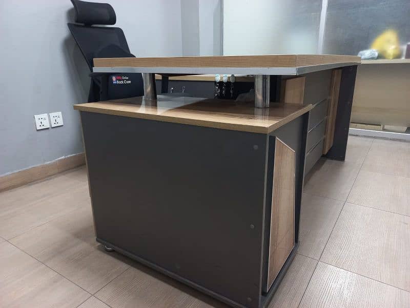 BIG Size Executive Table 3