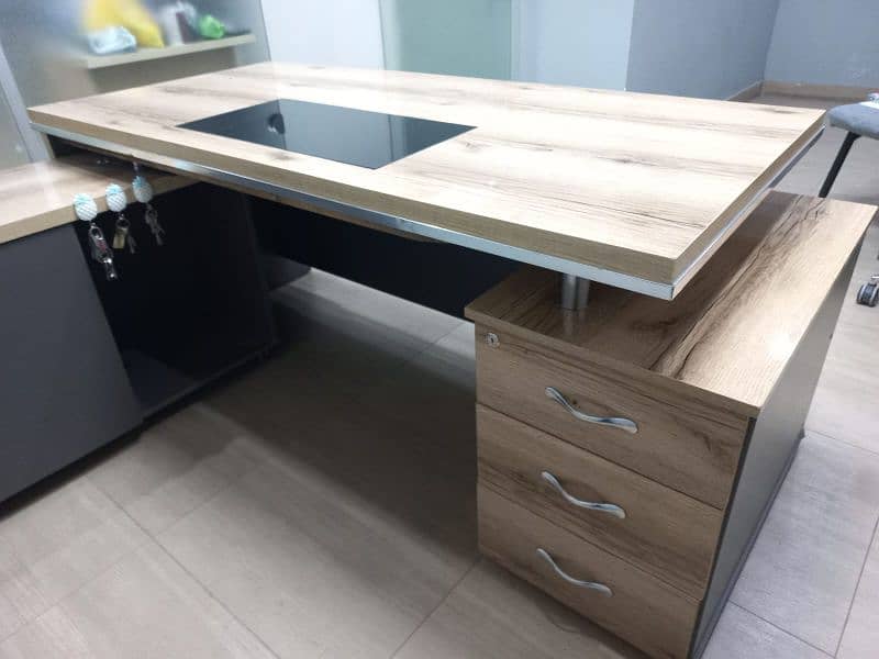 BIG Size Executive Table 4