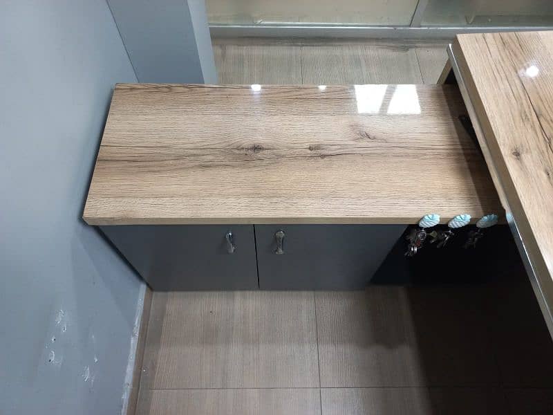 BIG Size Executive Table 6