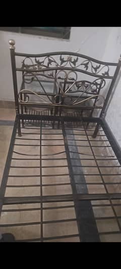 Iron rod single bed