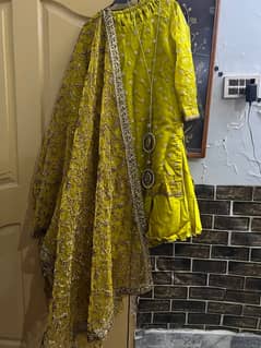 mehndi dress for girls with heavy dupta first come first bases