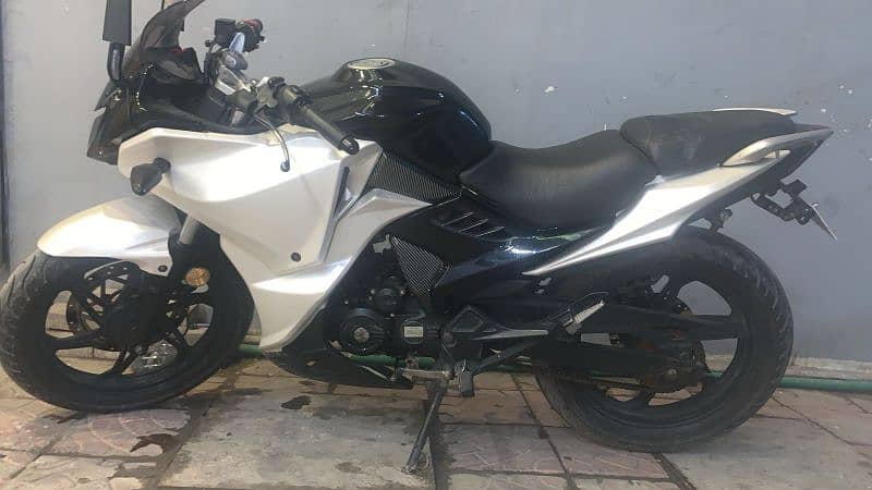 Kawasaki ninja ZX 300, bmw S1000 RR - R 7