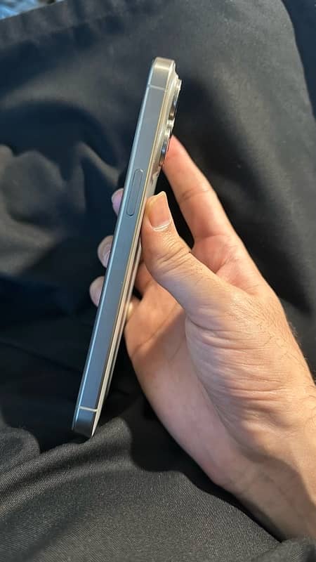 iphone 15 Pro Max 3
