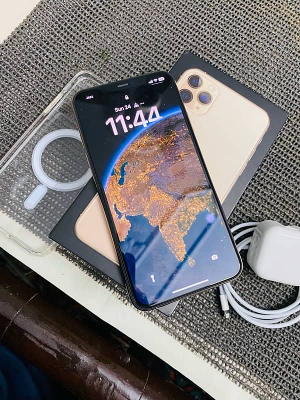 apple iphone 11 pro max 256gb full box pta approved urgent sale 1