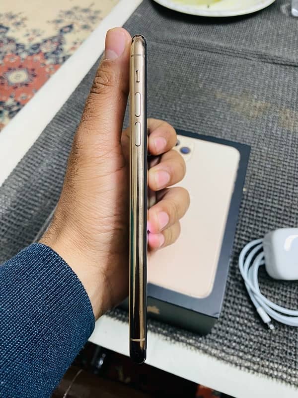 apple iphone 11 pro max 256gb full box pta approved urgent sale 6