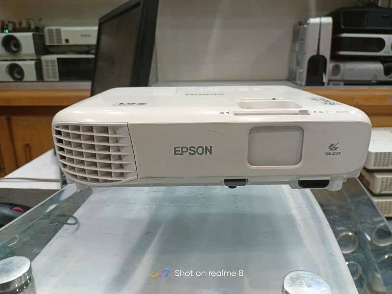 WE HAVE ALL KINDS OF PROJECTORS AVAILBLE IN DUBAI IMPORT 03152965654 3