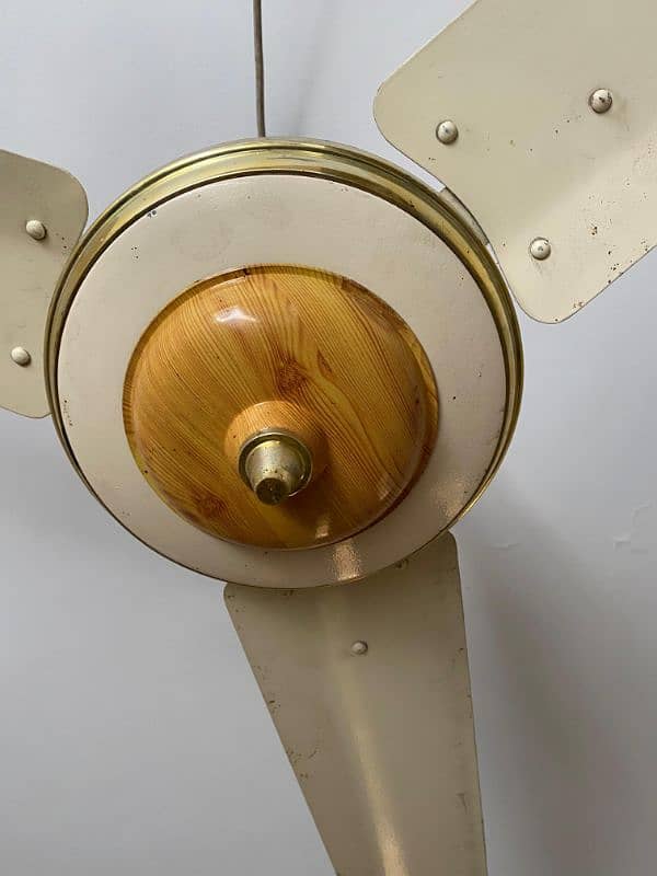 ceiling fan for sales in good condition 1