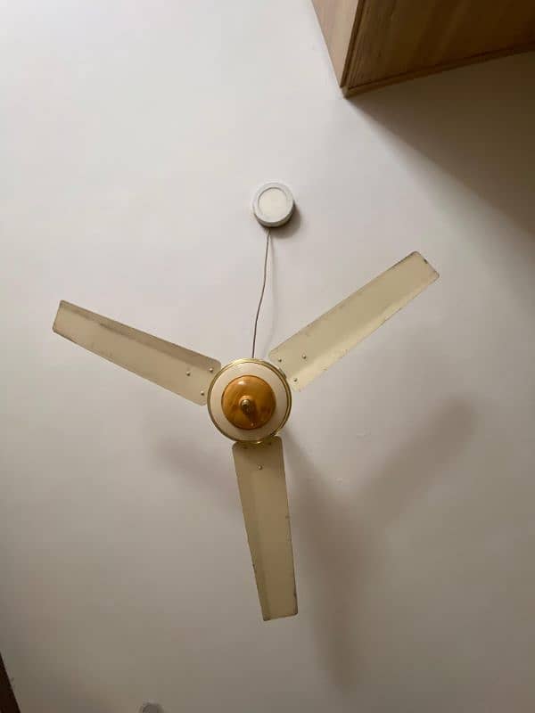 ceiling fan for sales in good condition 2