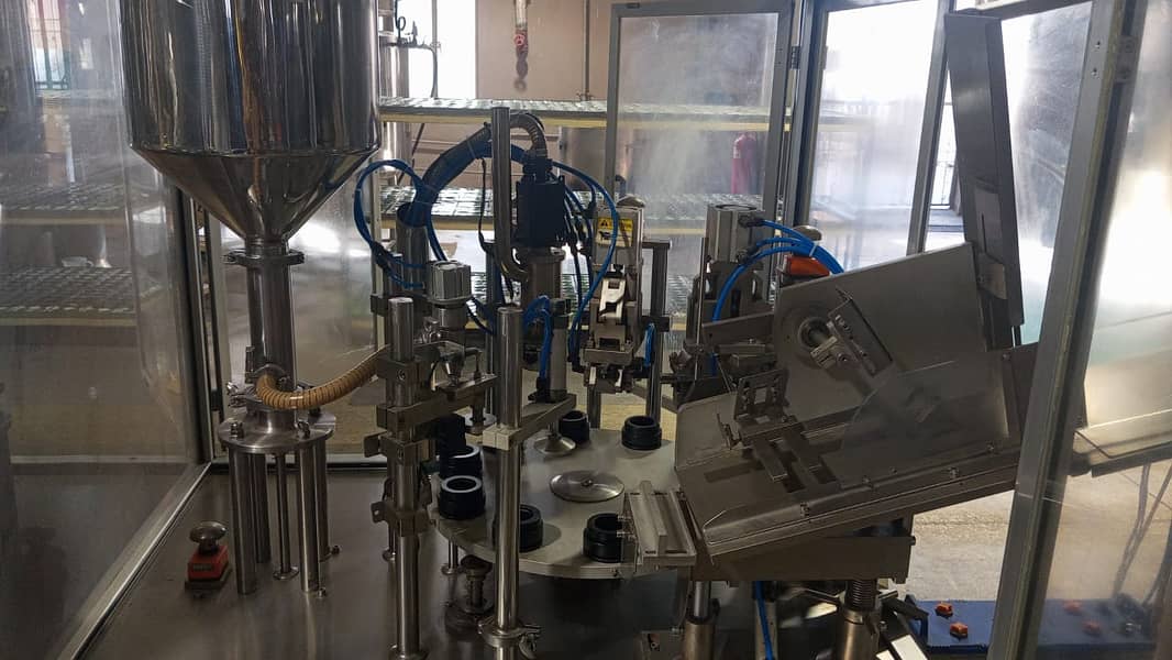 Automatic Soft Tube Liquid /Paste Filling, Sealing, & Cutting machine 1