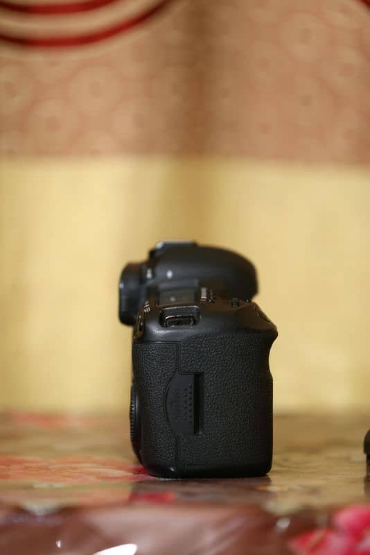 Canon 5D mark III wait 3 betrys and charger 2