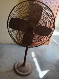 pedestal fan old and heavy 220v only