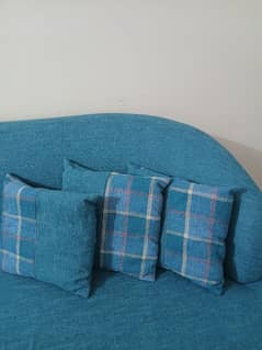 Good condition 3 seater sofa. hurry up