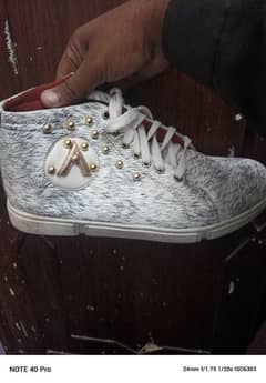 white sneakers new