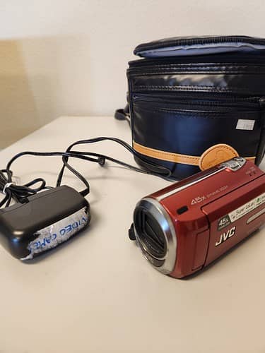 JVC Japanese | Digital Camera | Full HD | 40x Zoom | Touch Screen 2