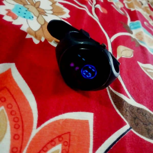 A type of smart watch 1