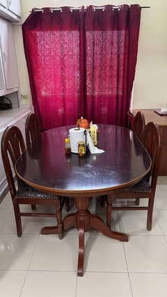 wodden Dinning table just new as u can see in pics