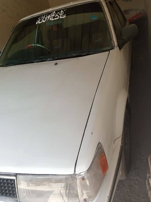 Beautiful 86 Corolla 95 clear. white colour,intehai munasib price me , 2