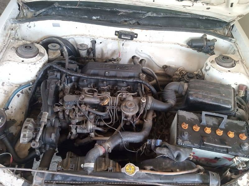 Beautiful 86 Corolla 95 clear. white colour,intehai munasib price me , 3