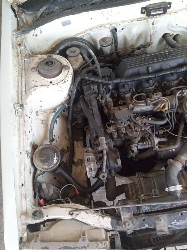Beautiful 86 Corolla 95 clear. white colour,intehai munasib price me , 5