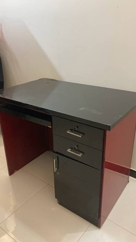 Computer table/call centre table/gaming table mazboot 1