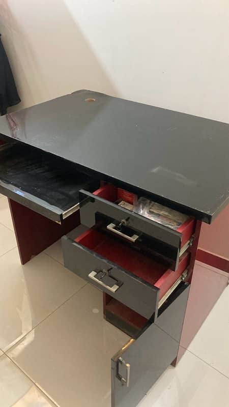 Computer table/call centre table/gaming table mazboot 4