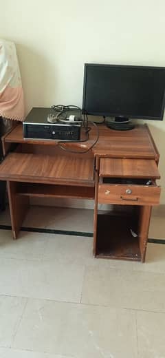 Computer with computer table