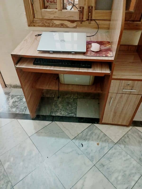 Computer Table 0