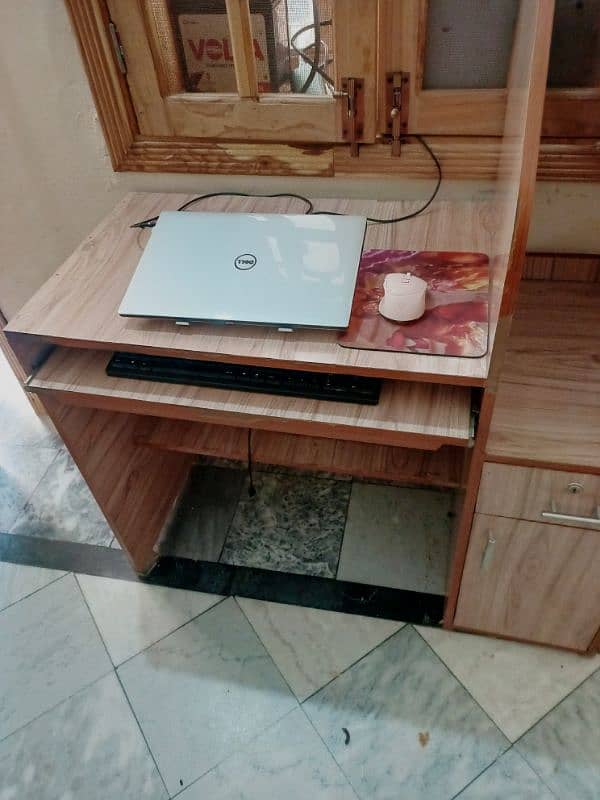 Computer Table 4