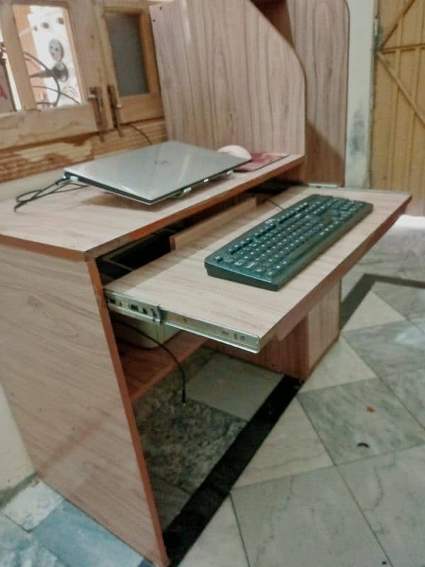 Computer Table 8