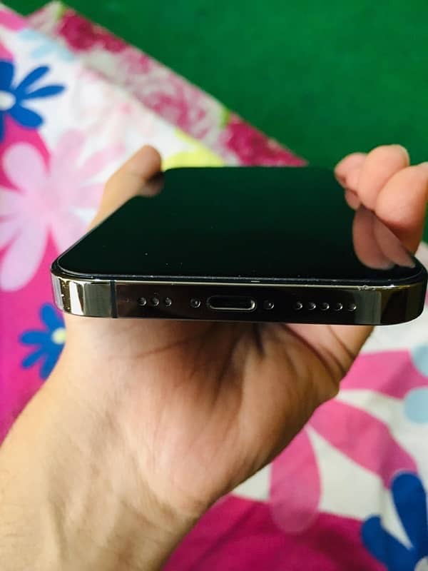 iPhone 13 Pro 256gb for sale in excellent condition Non-PTA 3