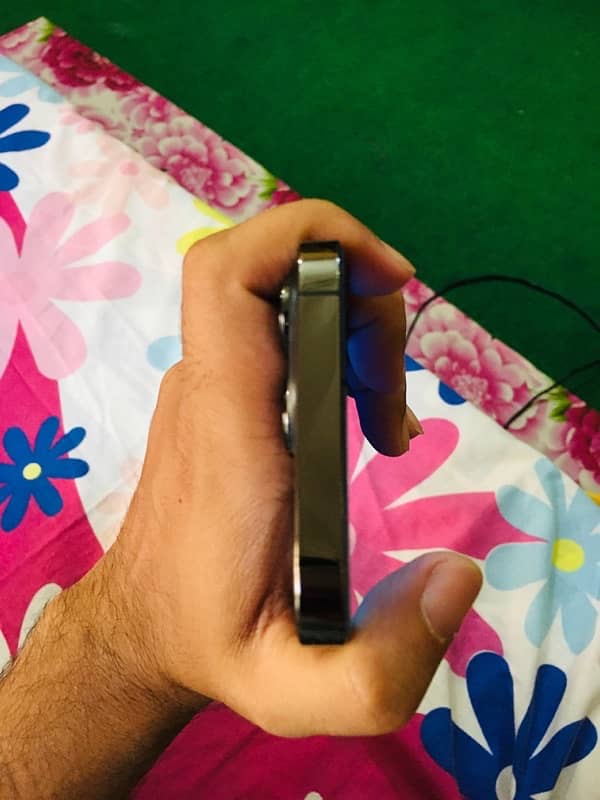 iPhone 13 Pro 256gb for sale in excellent condition Non-PTA 4