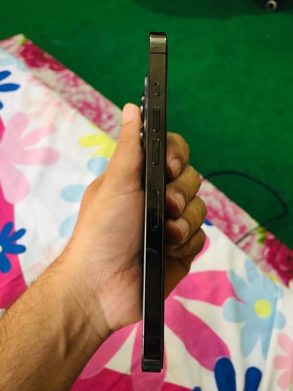 iPhone 13 Pro 256gb for sale in excellent condition Non-PTA 5