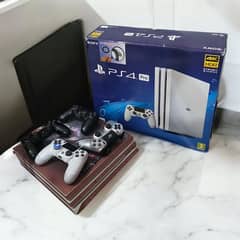 Playstation 4 pro limited edition White 4 Remotes